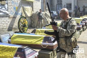 Министр обороны Валерий Гелетей заявил, что удалось опознать тела 107 человек, погибших в котле под Иловайском