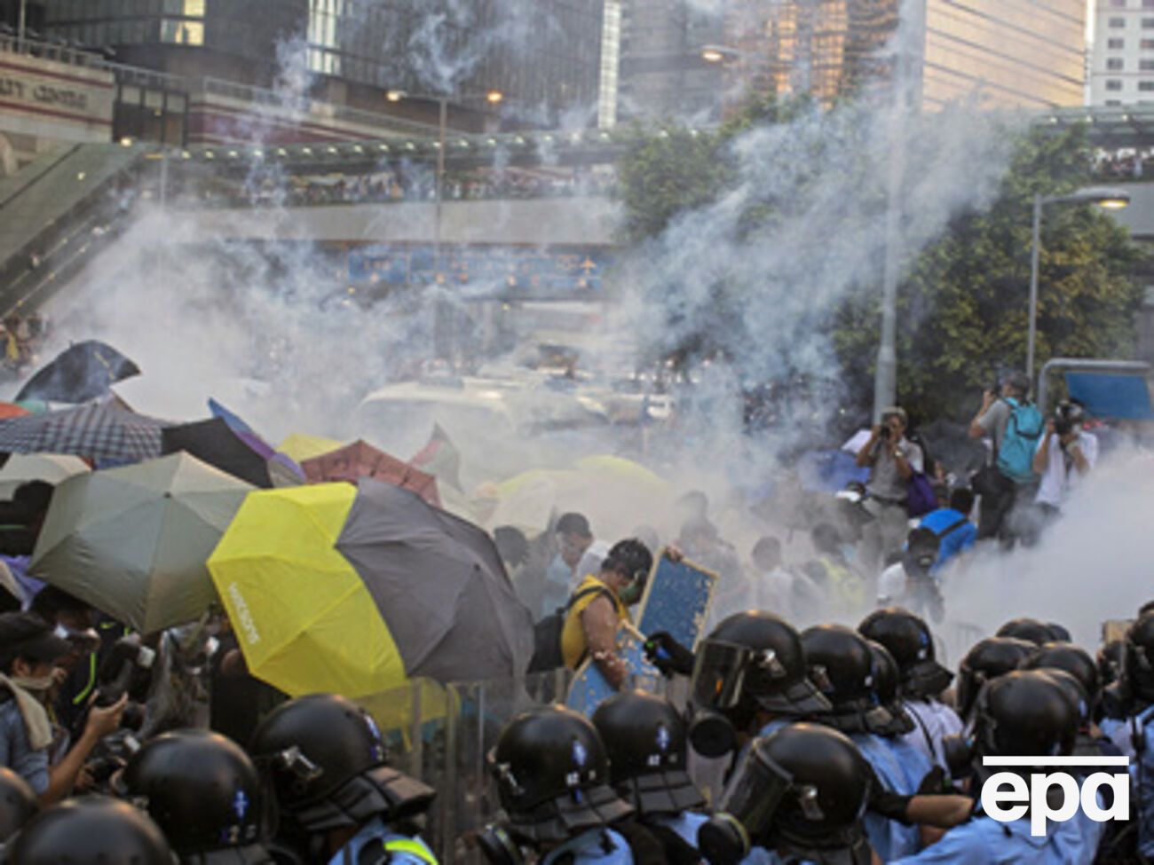 Против митингующих применили слезотичивый газ