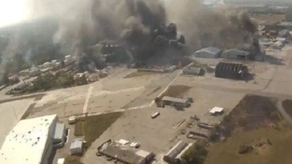 Уходить из аэропорта силам АТО нельзя, считает Юрий Бутусов