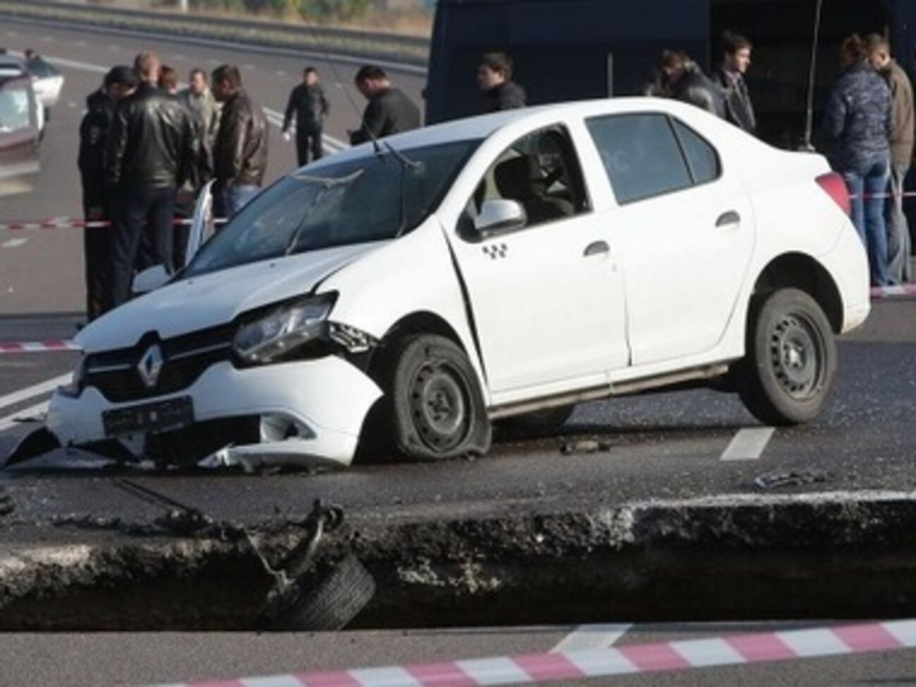 В Крыму устанавливают причину обвала дороги