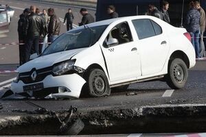 В Крыму устанавливают причину обвала дороги