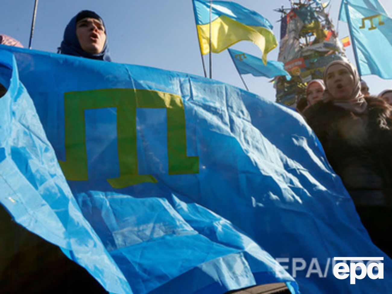 Собравшиеся призывают крымские "власти" расследовать произошедшее