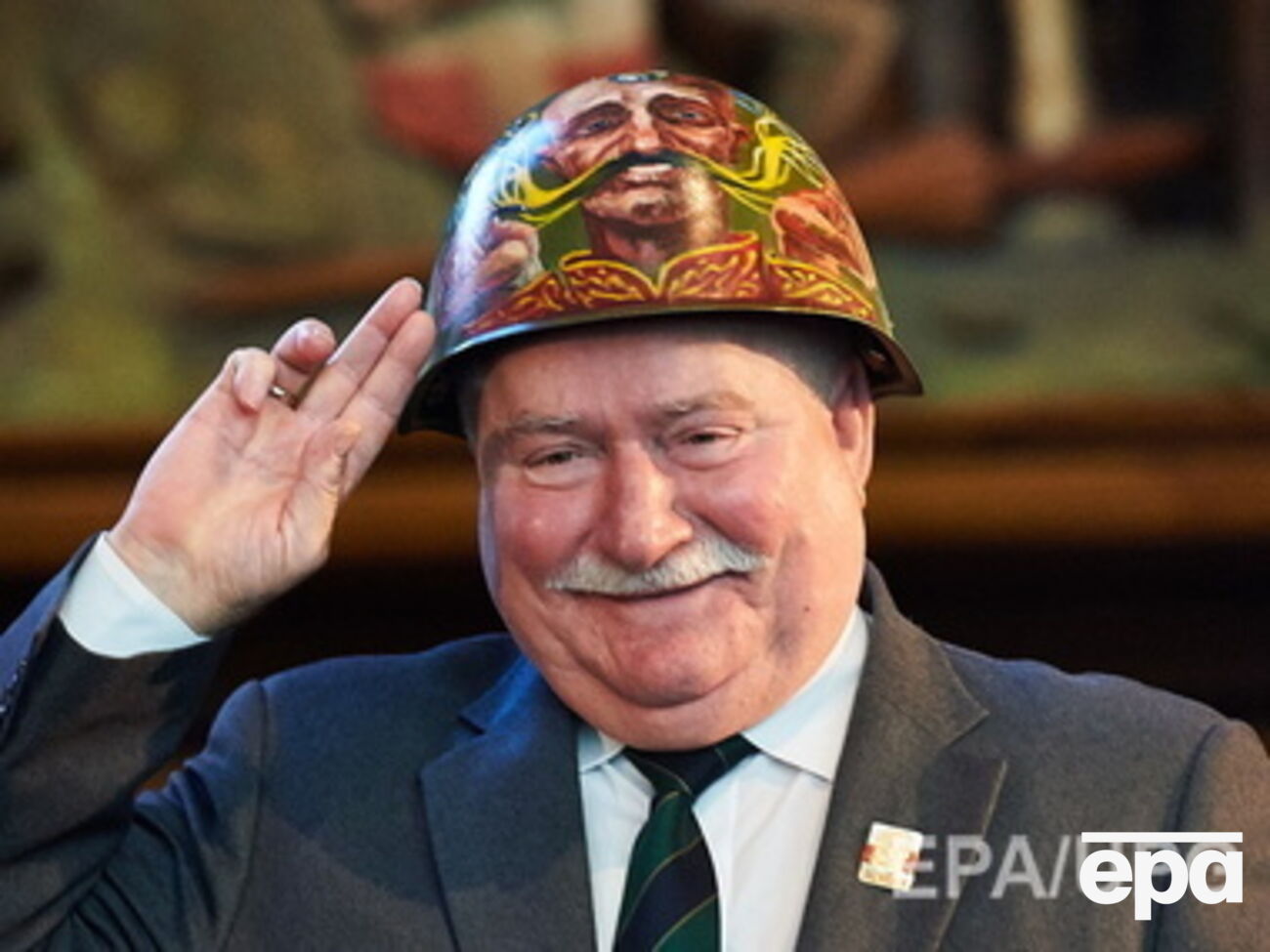 Валенса считает, что никто не может гарантировать мира в Европе