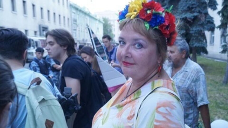 Елена Васильева --- украинцам: " Вы живете в свободной, нормальной стране и даже не представляете, в каких условиях живем мы"