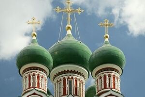 Жена похищенного священника не знает, где он находится