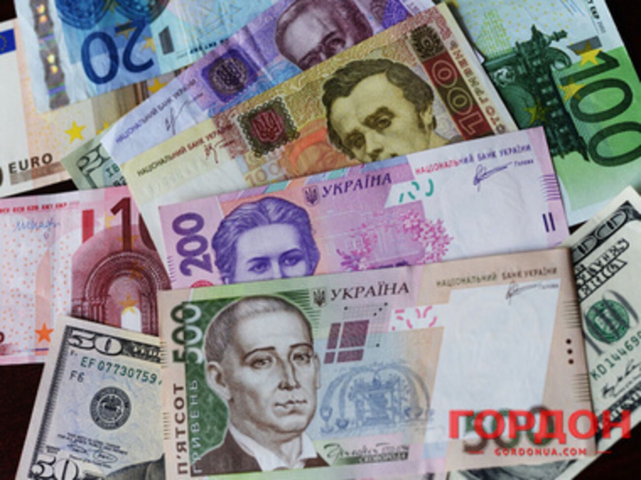 Гривна усиливает свои позиции