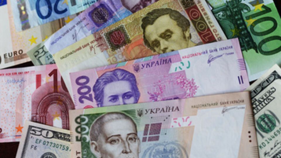 Гривна усиливает свои позиции