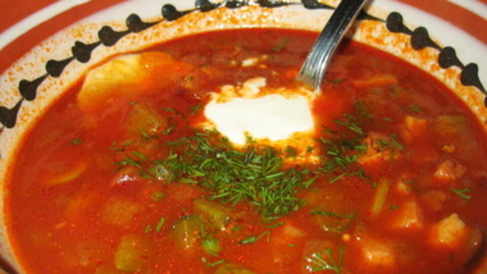 Борщ обещают готовить по традиционному рецепту, с пампушками и чесноком