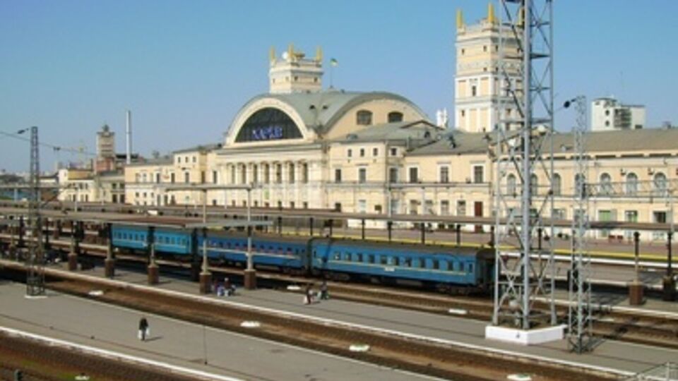 В Харькове на вокзале задержали вооруженных военных