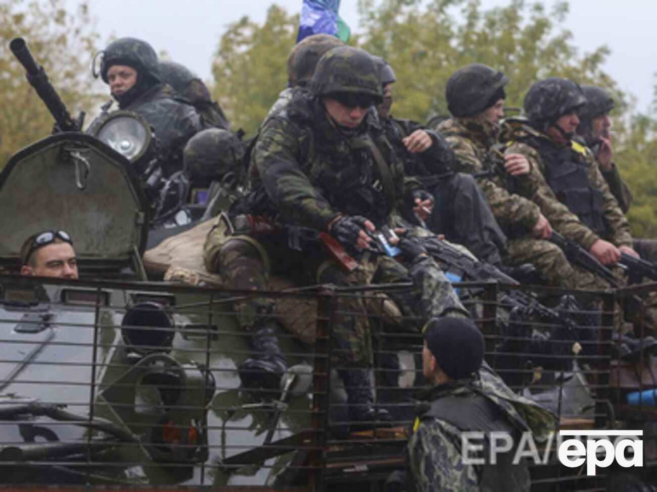 После тяжелых боев военные хирурги работали в мобильном госпитале круглосуточно, спасая жизни раненых