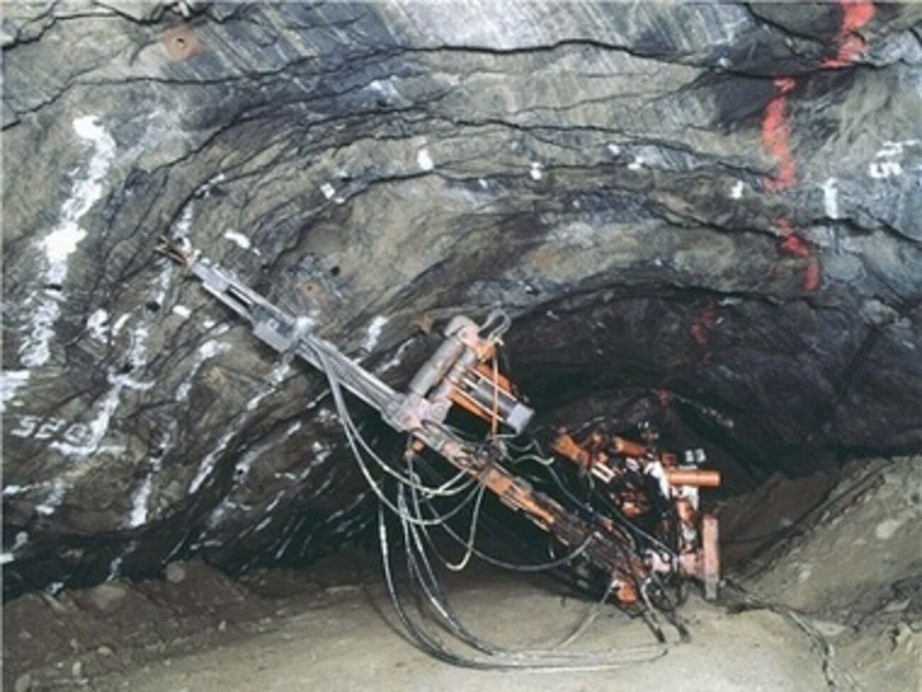 Шахта была запущена в эксплуатацию в 1986 году