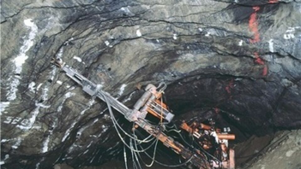 Шахта была запущена в эксплуатацию в 1986 году