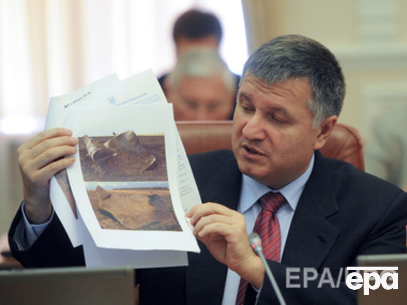 Аваков сообщил, что в зоне АТО около семи тысяч добровольцев