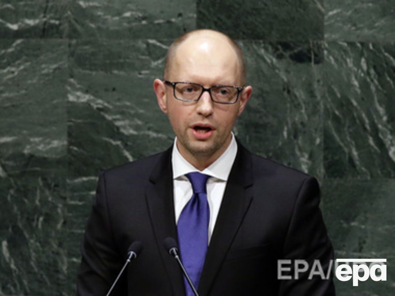 Яценюк считает, что Украине необходимо полагаться на собственные силы в борьбе за мир