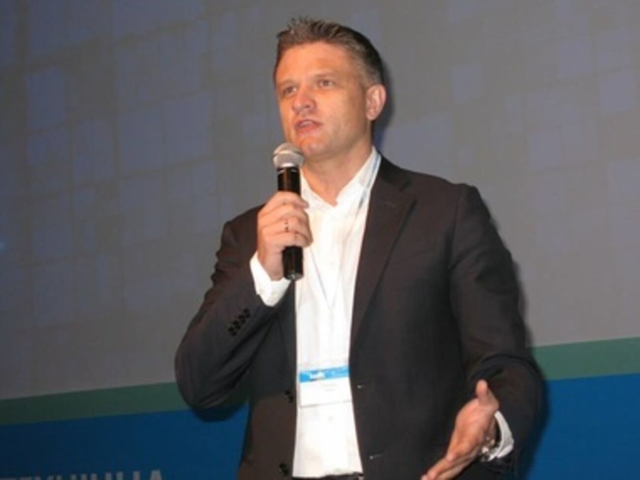 По словам Шимкива, в вопросе внедрения 3G слово осталось за правительством