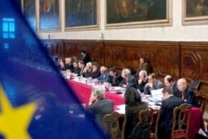 Эксперты комитета ПАСЕ считают очевидными нарушения при применении закона о люстрации, заявил источник агентства