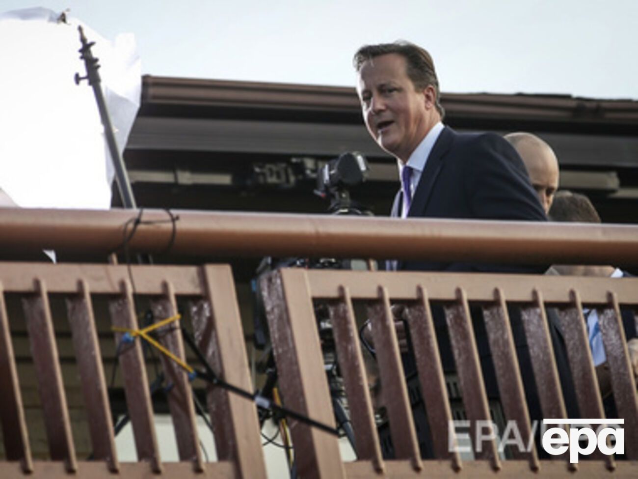 Давление на Россию будет усиливаться, заявил Кэмерон