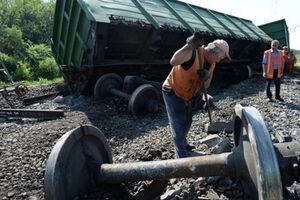 Из-за боевых действий железнодорожная инфраструктура разрушена