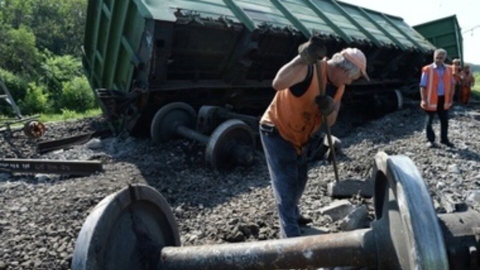 Из-за боевых действий железнодорожная инфраструктура разрушена