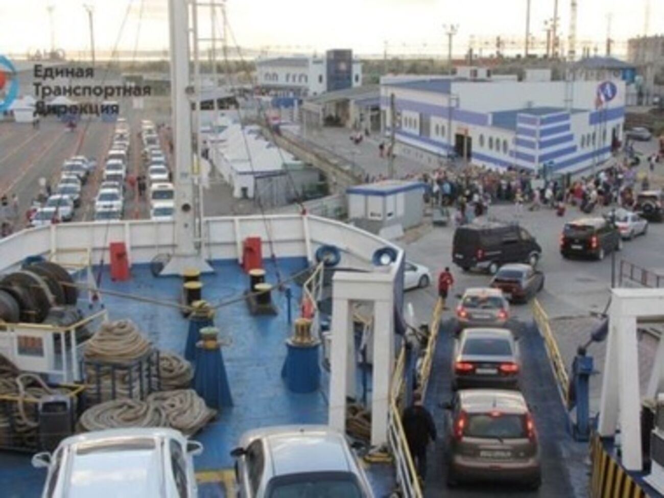 Очередь на переправе растет