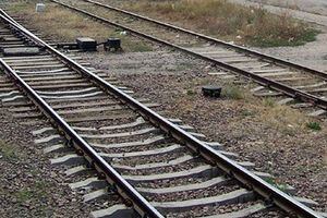 Монтеры были ранены в результате взрыва, когда направлялись ремонтировать пути