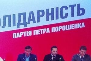 Партия Порошенко лидирует в опросах