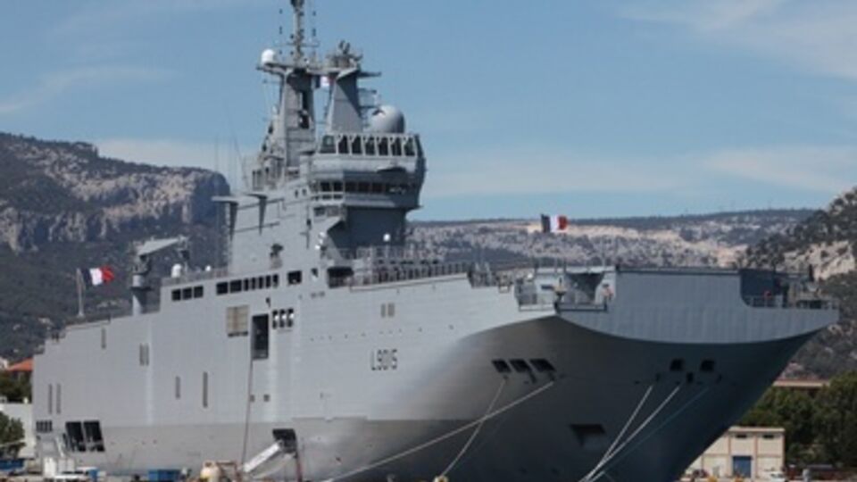 Во Франции подтвердили приостановку поставки в РФ вертолетоносцев типа "Мистраль"