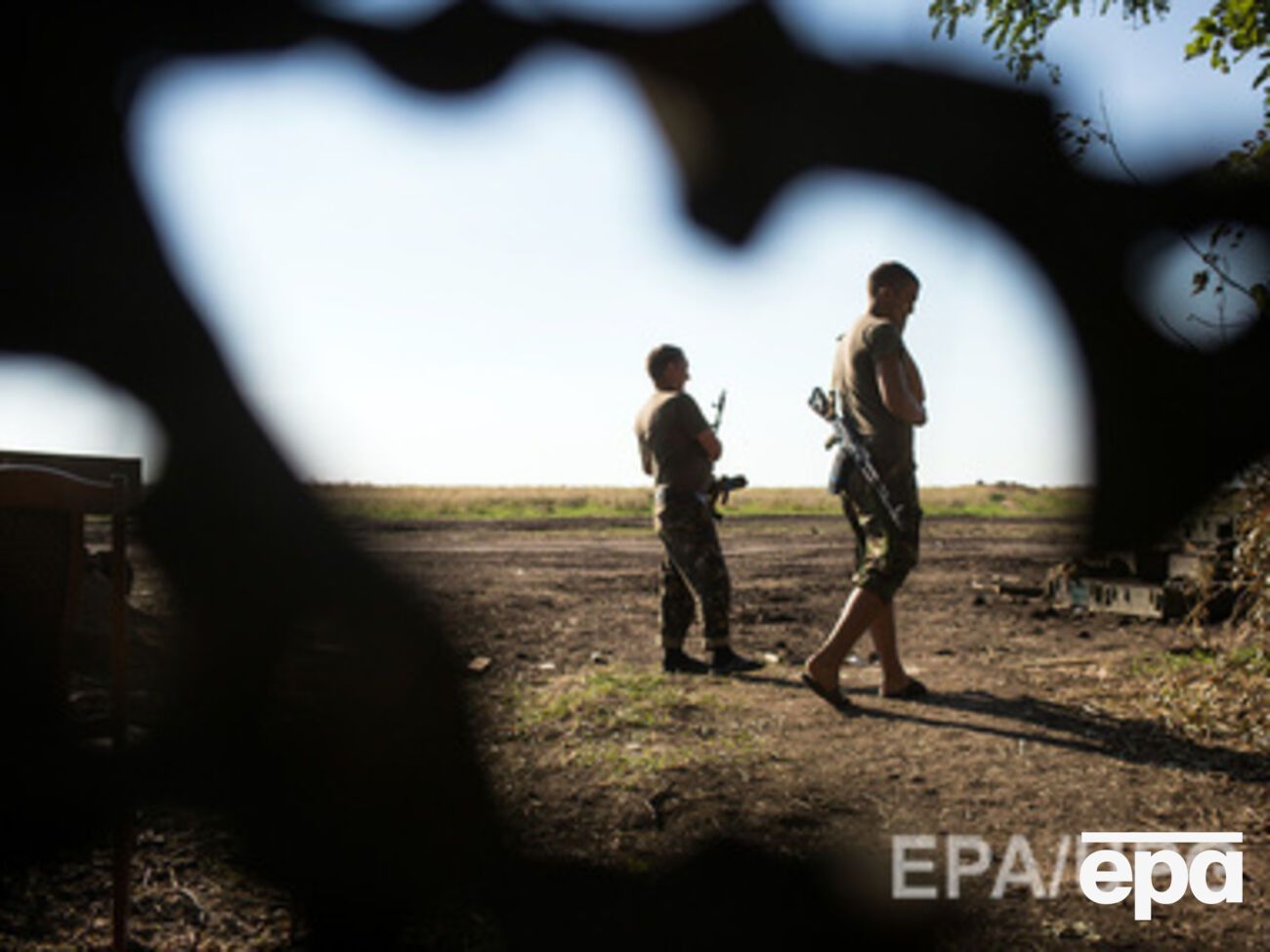 В результате обстрела засыпало блиндаж и ангар с техникой