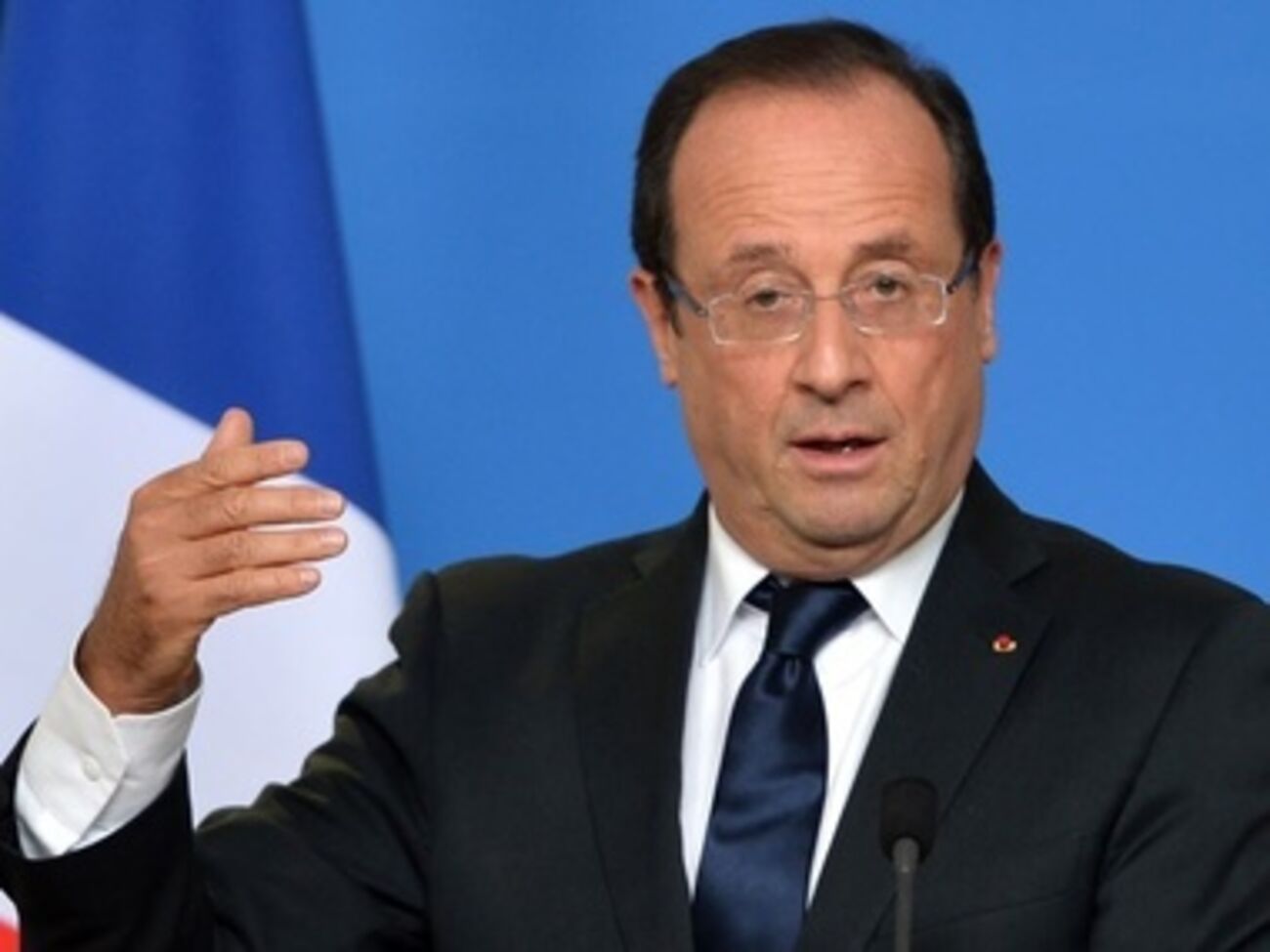 Олланд:&nbsp;Франция не будет приостанавливать выполнение контракта, но поставлять корабли не будет