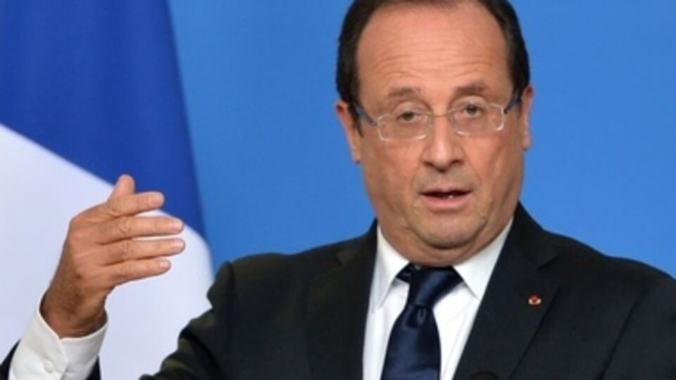 Олланд: Франция не будет приостанавливать выполнение контракта, но поставлять корабли не будет