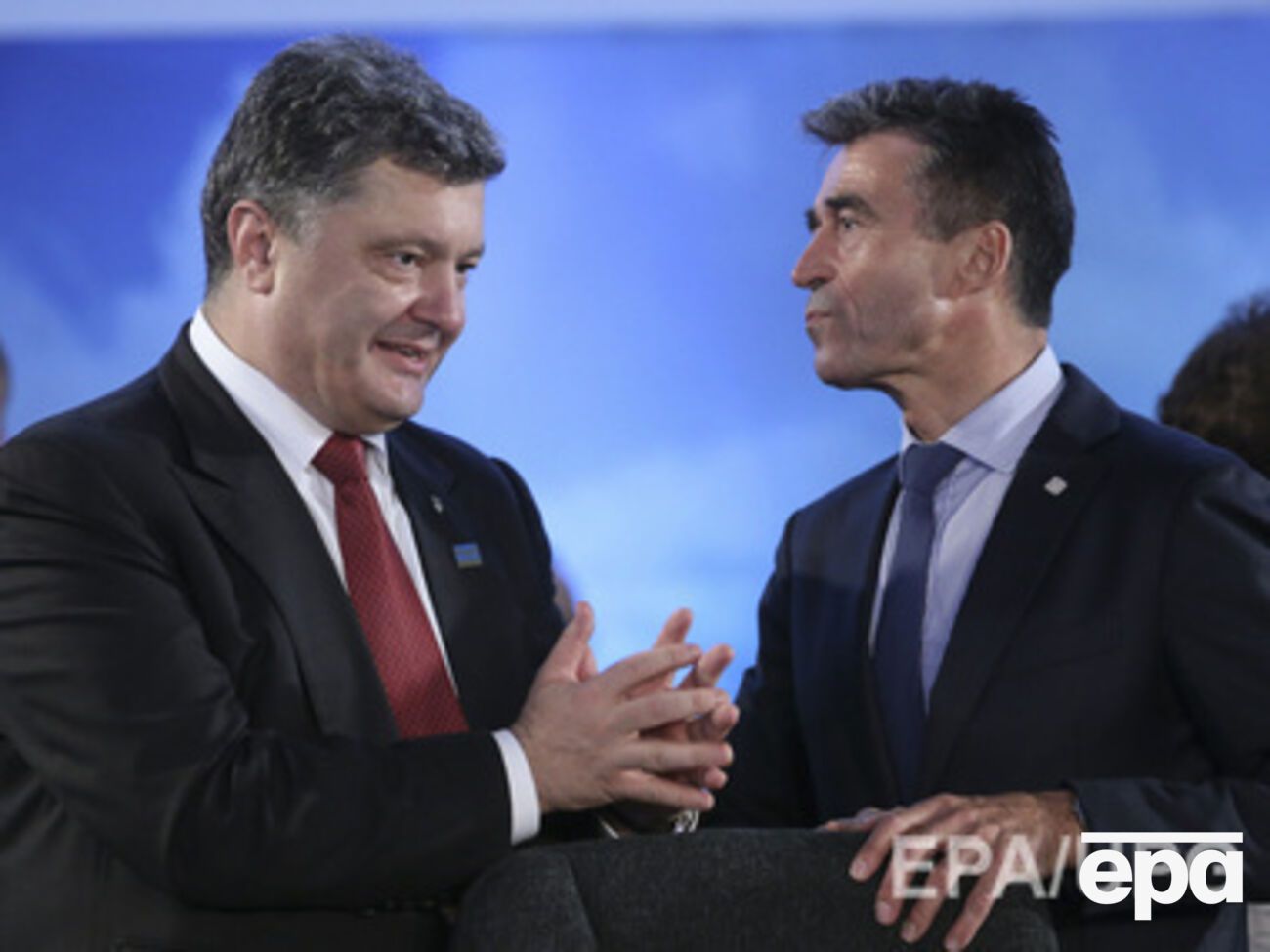 Генеральный секретарь НАТО&nbsp;Андерс Фог Расмуссен&nbsp;и украинский президент Петр Порошенко