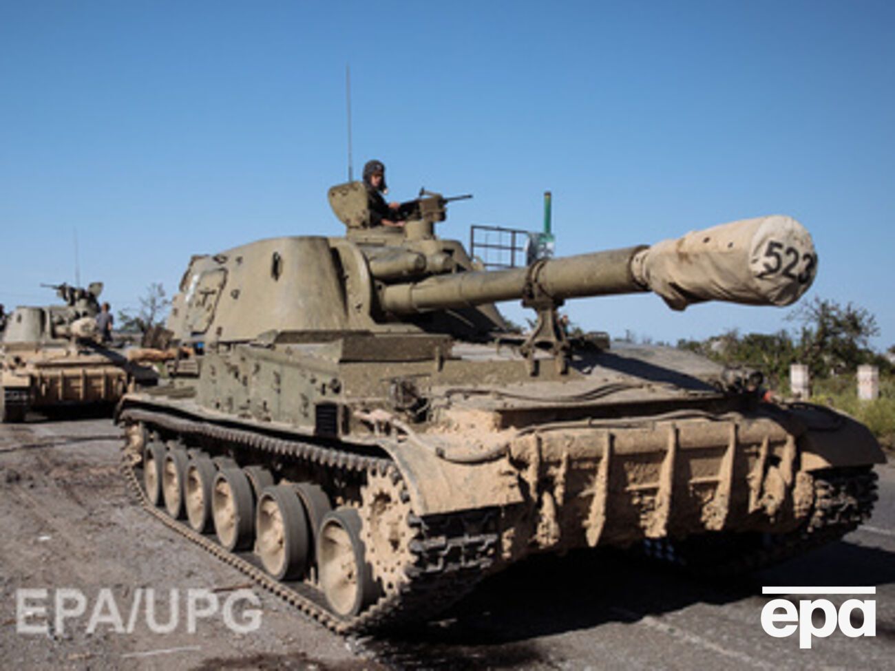 Через Керченскую переправу идет переброска техники и подразделений