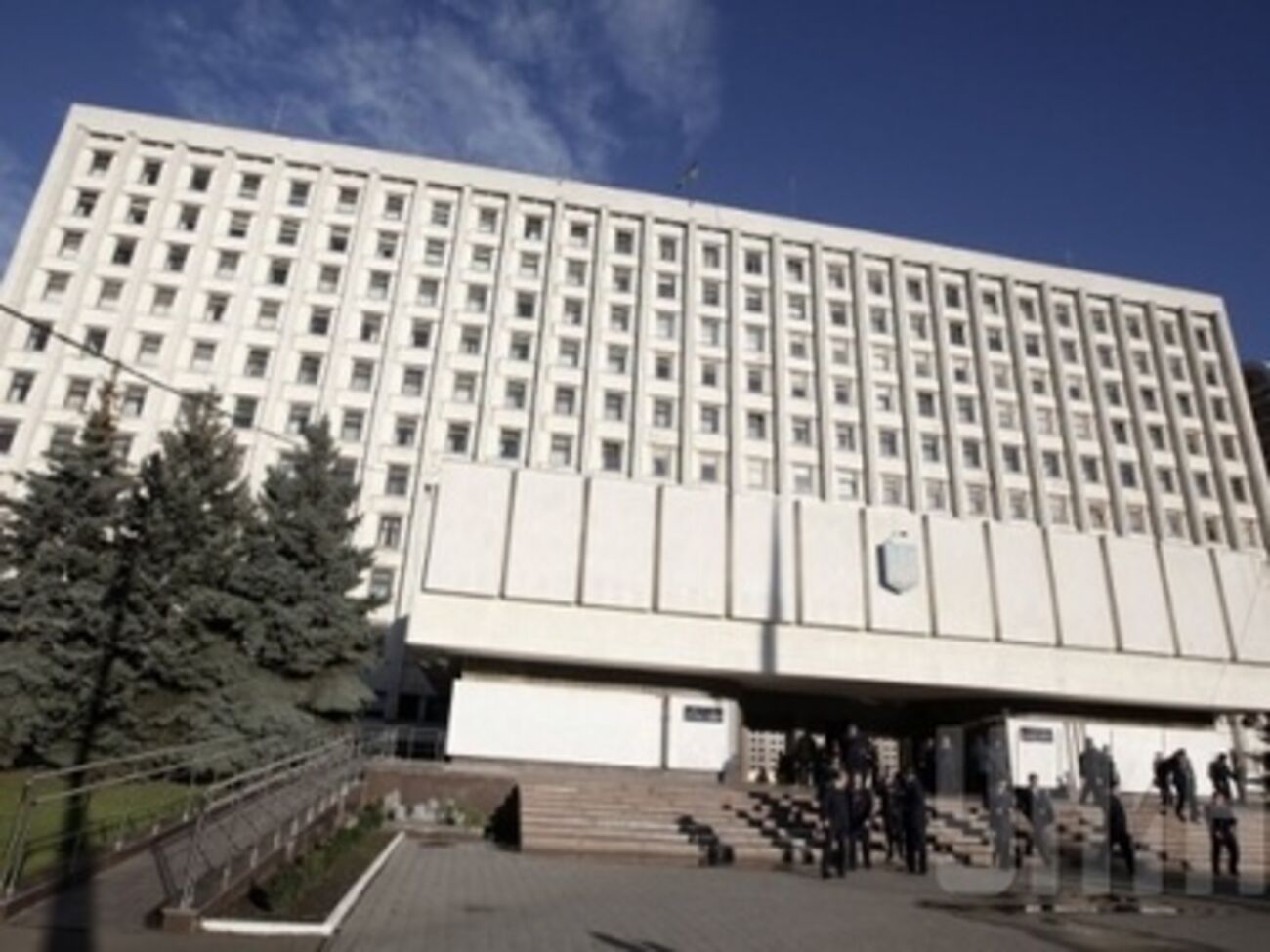 ЦИК продолжает регистрировать кандидатов на выборы