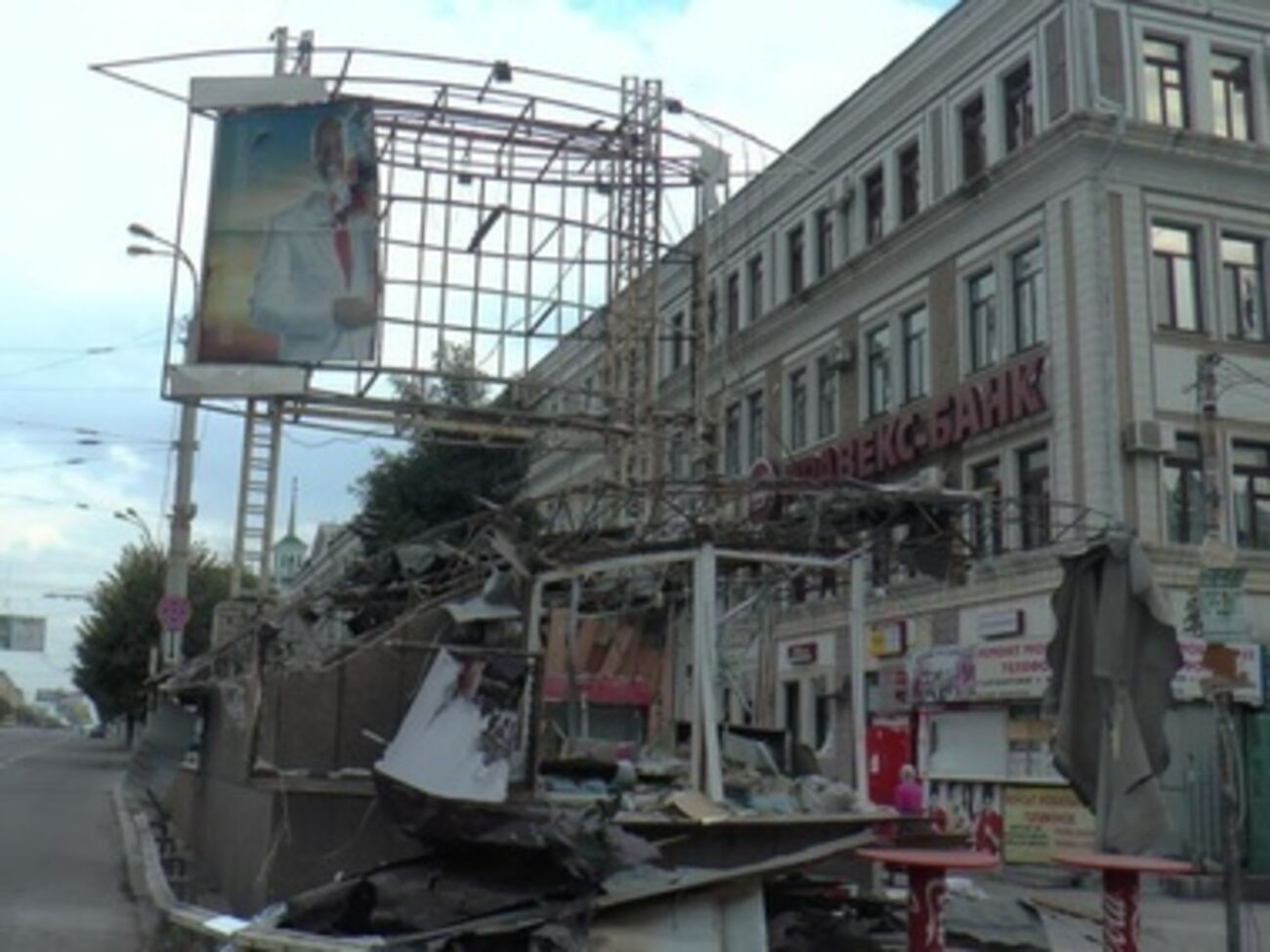 В Луганске начинают убирать на улицах