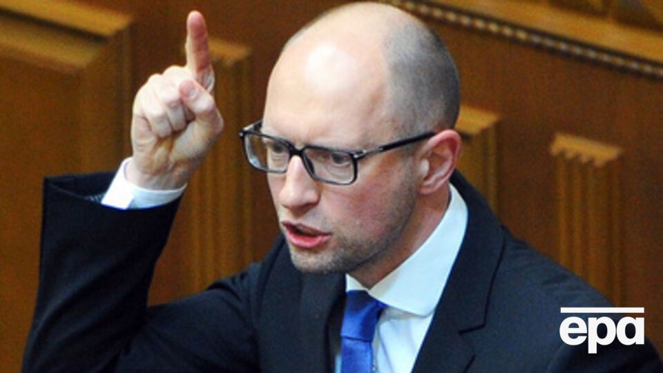 С этой инициативой Яценюк выступил во время закрытого заседания Верховной Рады 4 сентября