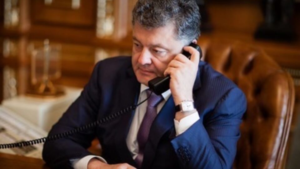 Порошенко обсудил с Путиным дальнейшие шаги по поддержанию мира