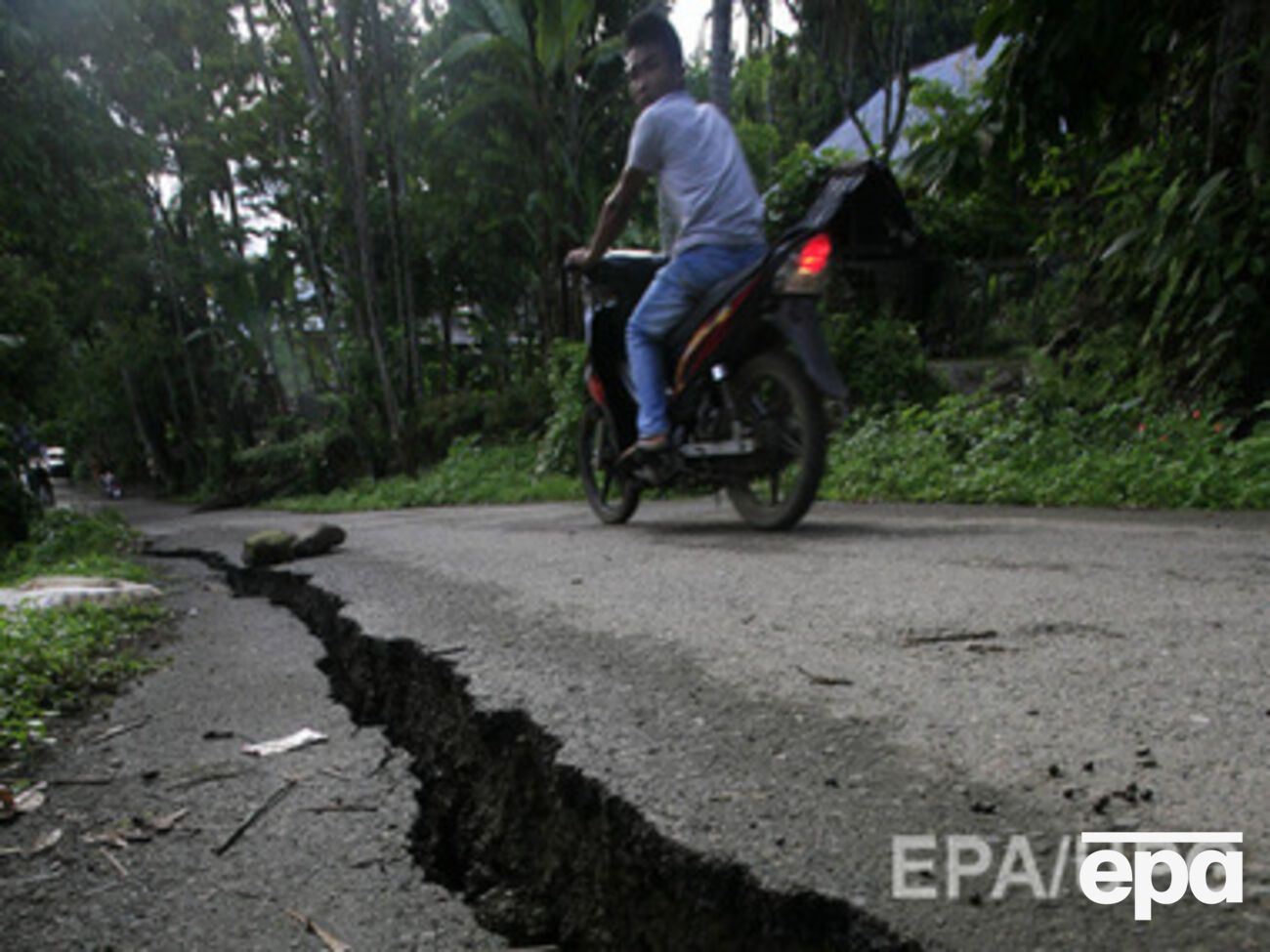 Эпицентр землетрясение располагался неподалеку от острова Ява