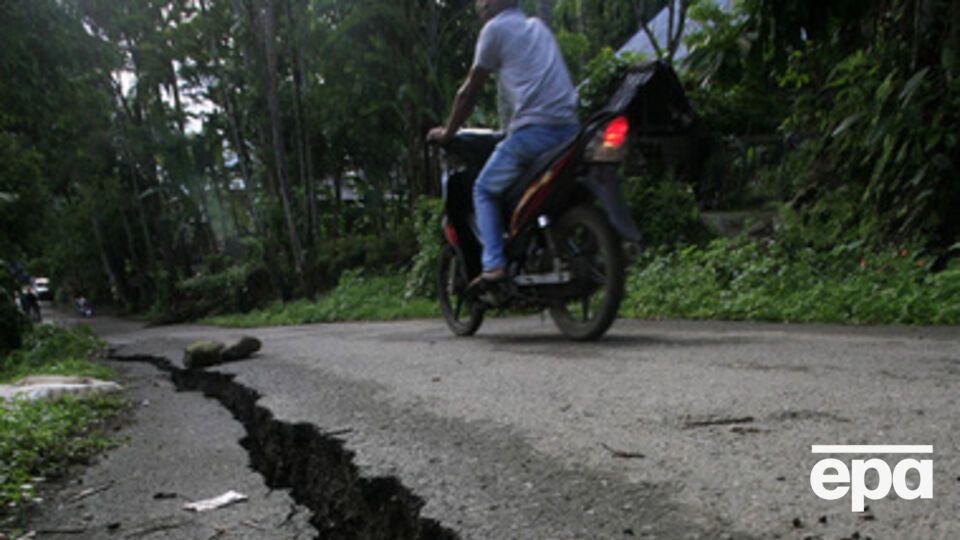 Эпицентр землетрясение располагался неподалеку от острова Ява