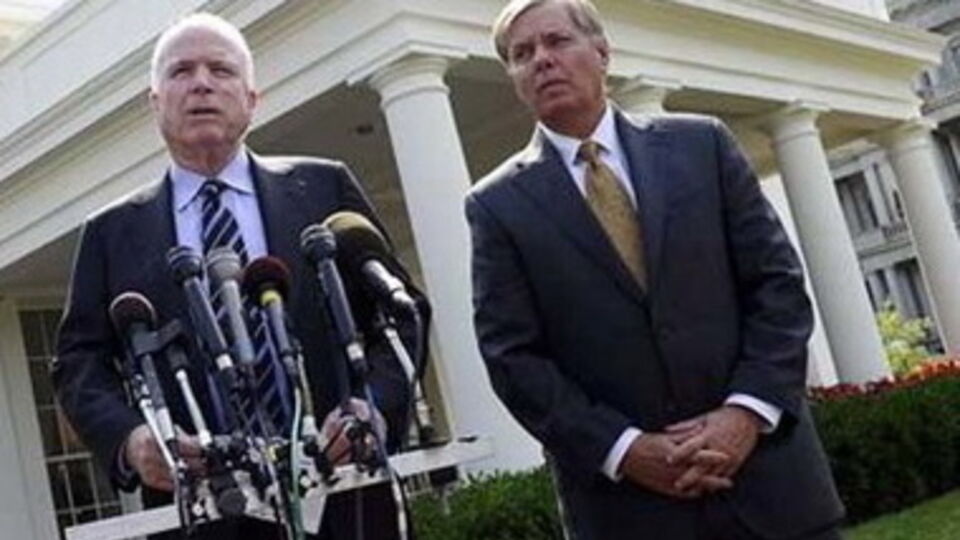 Маккейн и Грэм: Если люди, которые верят в верховенство права и демократии, уступают диктату бандитов, становится хуже