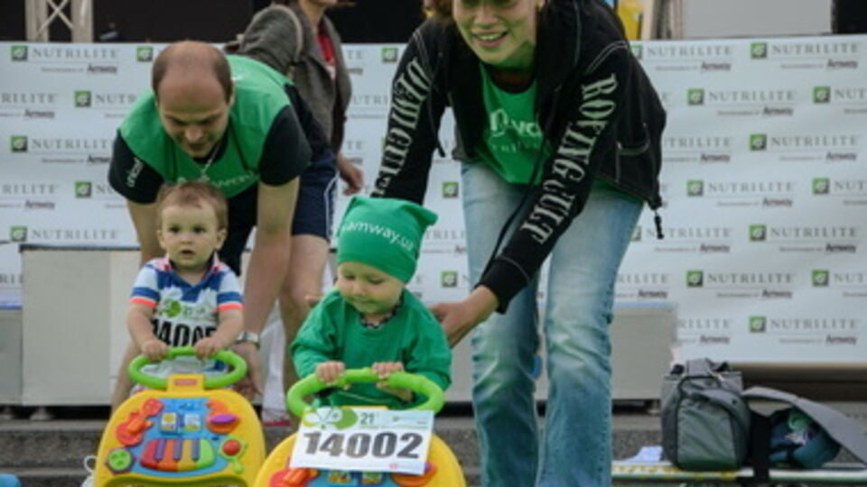 Дети 6-18 месяцев преодолевали десятиметровую дистанцию