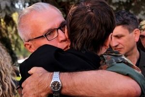 Добровольцев провожали родные