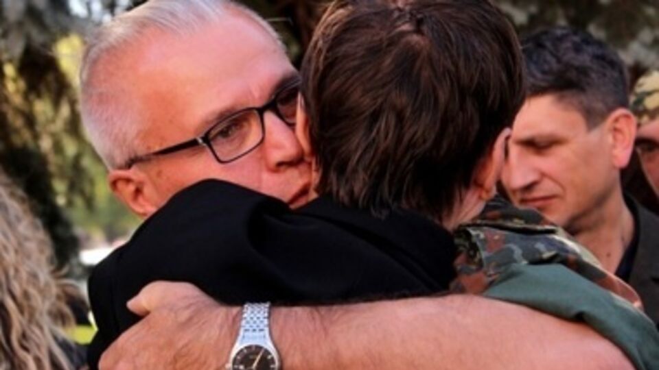 Добровольцев провожали родные