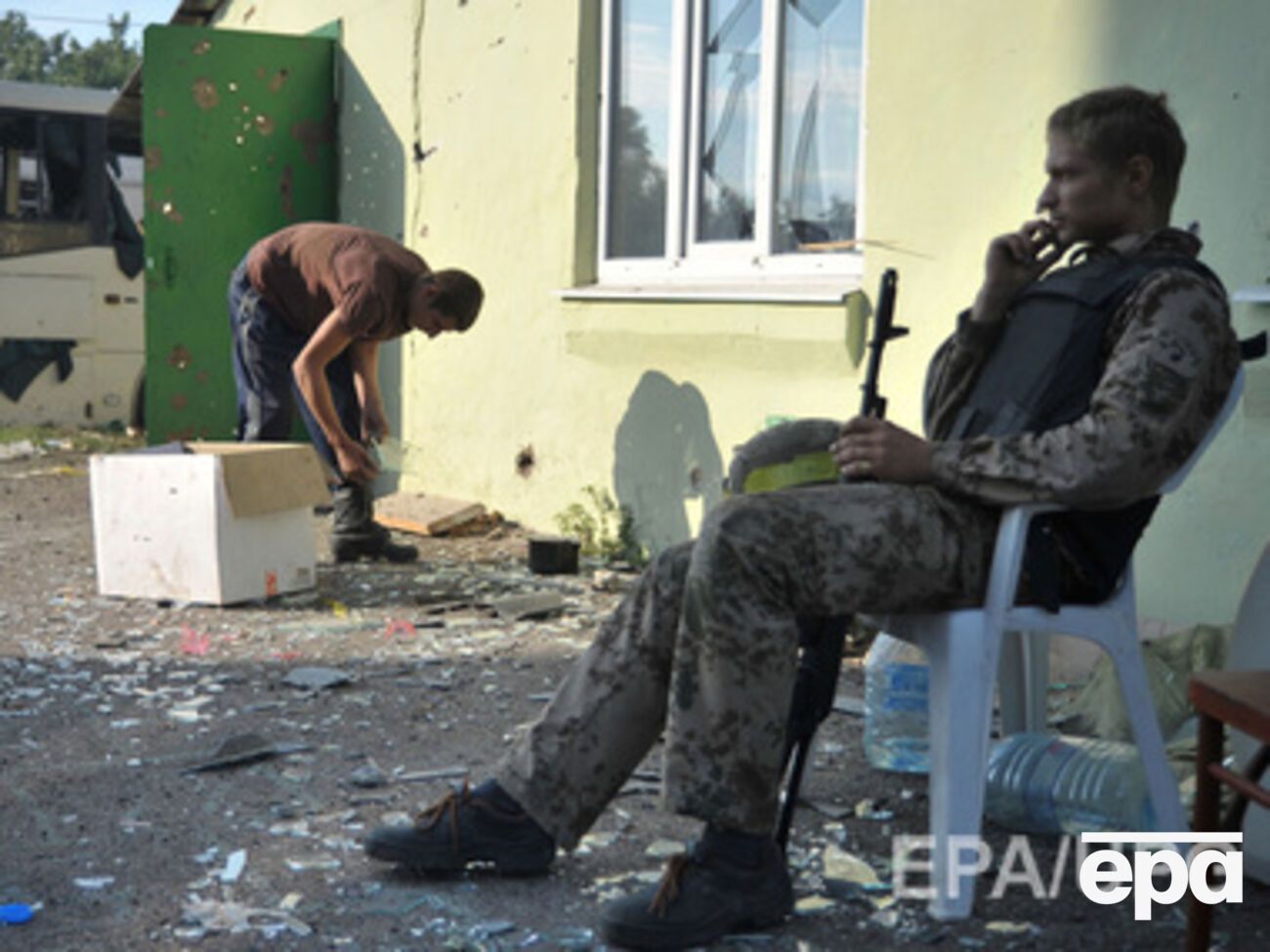 Бойцам удалось выбраться из окружения