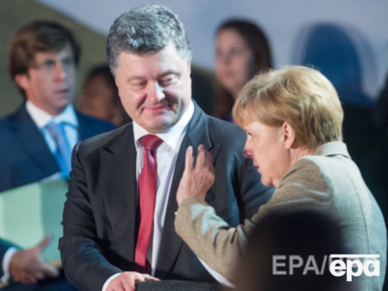 Порошенко и Меркель на саммите НАТО