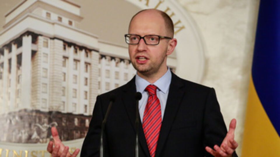 Яценюк не исключил возможности введения военного положения