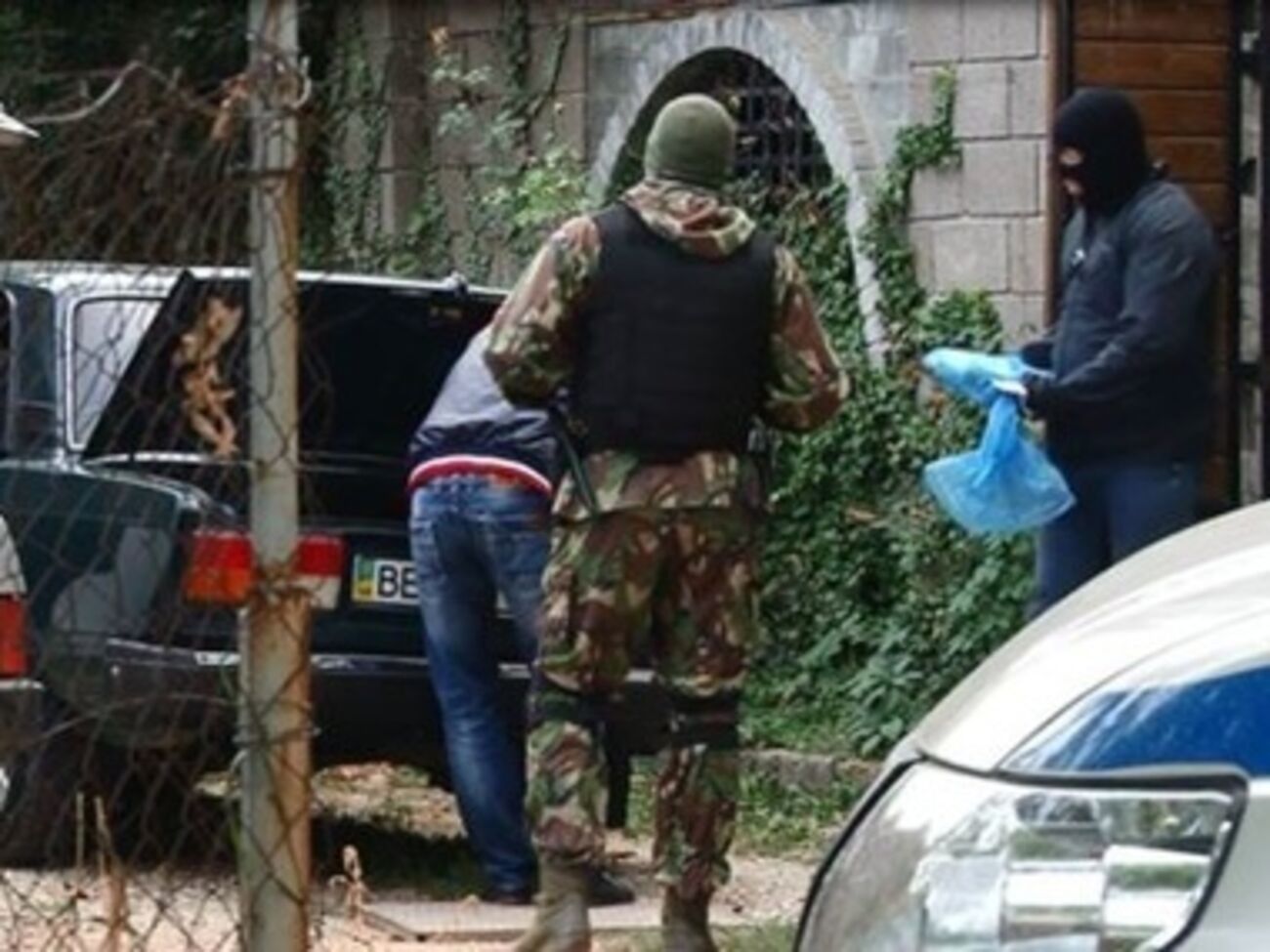 Силовики вывезли из дома активистки компьютерную технику