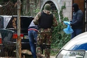 Силовики вывезли из дома активистки компьютерную технику