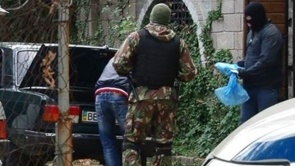 Силовики вывезли из дома активистки компьютерную технику