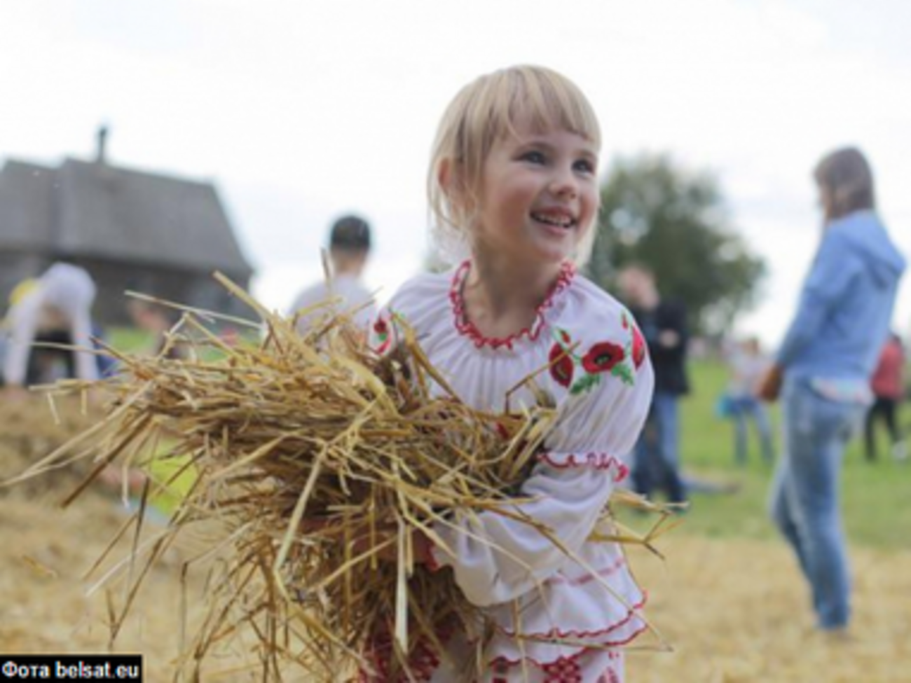 Под Минском прошел фестиваль вышиванок. Фоторепортаж