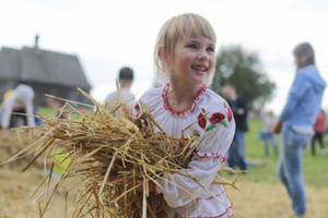 Под Минском прошел фестиваль вышиванок. Фоторепортаж